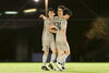 同点ゴールのNo.5新井と選手たち「2025 千葉県社会人サッカーリーグ 2部 第3節 試合結果」