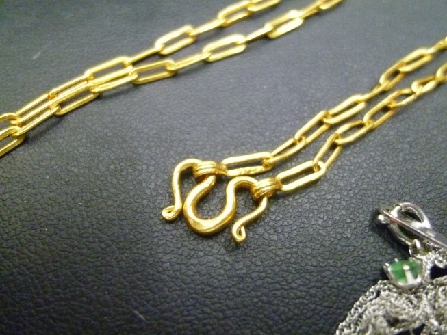 1点ずつ確認していると、気になるものが1点・・・「「金のネックレスは留めの形状にポイントあり 沼津市の金のクマ」 スゴく低く言う店もあるので要注意」