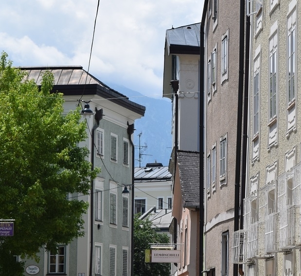このあたりは、マリアがいたノンベルク修道院の下方に位置する町並み。