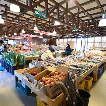 新鮮野菜も、特産品も！