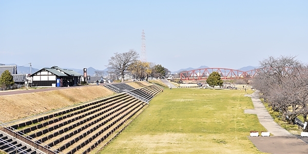 笠松みなと公園 駐車場あり トイレあり 自販機あり 大型複合遊具あり 笠松町港町 相生町 岐阜を遊ぶ 岐阜市民のお出かけ デートスポットから観光名所まで岐阜県の遊び場を特集 まいぷれ 岐阜