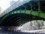千登世橋
目白通りが明治通りをまたぐ立体交差の陸橋。昭和8年に開通し、デザインの素晴らしさからアメニティ形成賞を受賞した。