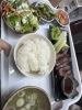 「本日の日替わりは「牛ステーキ」！ジューシーな肉厚カットで贅沢ランチ」