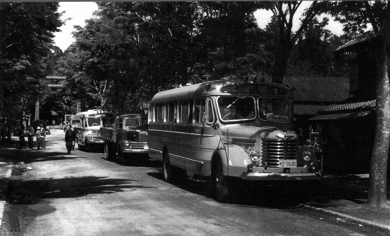 昭和29年の鹿島神宮参道商店街とバス 鹿嶋今昔物語 まいぷれ 鹿嶋市 昭和29年の鹿島神宮参道商店街とバス 鹿嶋今昔物語 まいぷれ 鹿嶋市