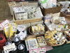 「魚魚市場鮮魚コーナーおすすめは「尾曲がり猫タオルはんかち・エコバッグ」です♪」