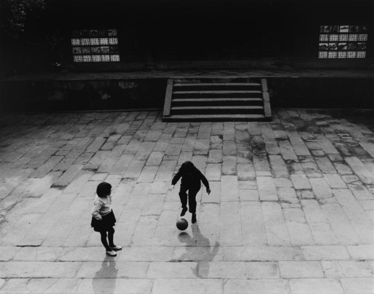 《時中小学校（現・孔子廟）　大浦町》1963年　(c)Shomei Tomatsu-INTERFACE　長崎県美術館蔵