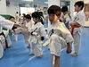 初級クラス。「2/20(木)の稽古風景≪ 明石/空手/スポーツ/運動/幼児/小学生/お稽古/習い事≫」