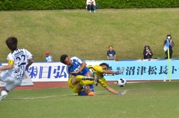 石川選手相手ＧＫと接触　あと少しだった！