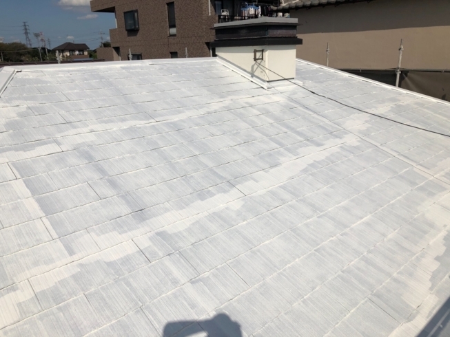 下塗り1回目完了後の屋根の写真です「船橋市H様邸の屋根外壁塗装工事が完了いたしました！」