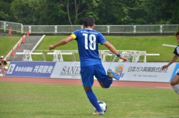 尾崎選手のセンターリングから