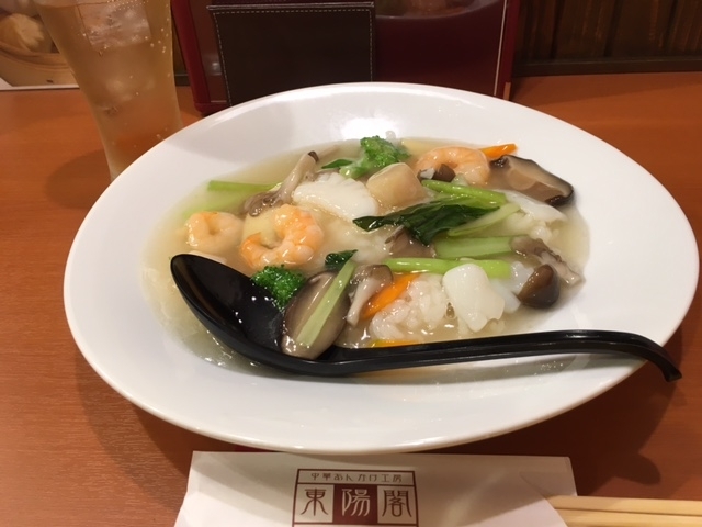 海鮮あんかけ丼　９８０円（税抜き）<br>オープニングサービス期間でドリンクサービス。<br>とっても上品な味付けで、ホテルの中華レストランっぽいと思いました。