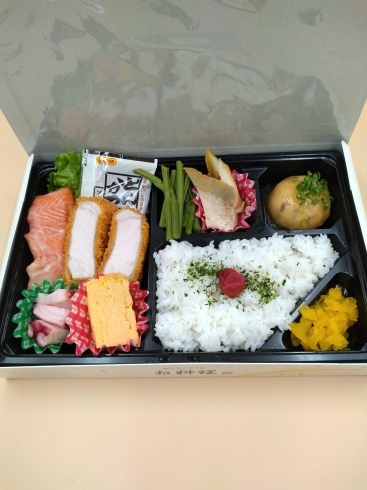 「折詰め　お弁当　♪」