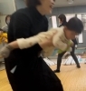 凧になって、風に乗ってふわふわ！クルクル！楽しいね「７か月ベビーちゃんのママとにこにこリトミック！京都市南区＆下京区のピアノ教室【ピアノ・リトミック・英語リトミック・ベビーリトミック】」