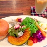 【ツバメ食堂】オシャレで新鮮野菜が美味しいサラダプレート♪｜前田南町