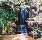 02.牧水の滝
公園の入り口にある滝。この地を詠んだ若山牧水の歌碑ががある。マイナスイオンたっぷりの森林浴が満喫できる。ここから眺める四季折々の景色に感動！