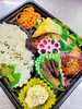 「【本日先着順★芋煮サービス】鮭に鰈にいくらに牡蠣にエビ！さらに、牛バラ、豚しょうが、ヒレカツ、ハンバーグ❗❗❓バラエティー豊かにご用意しております！」