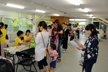 続々と出展者さんの長い行列に・・