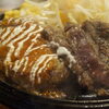 あつあつ鉄皿でいただく『ミスター・バーク』よくばり肉づくし【宮崎市中心市街地エリア】