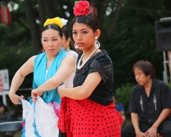 フラメンコを踊る女性、カッコいいです！