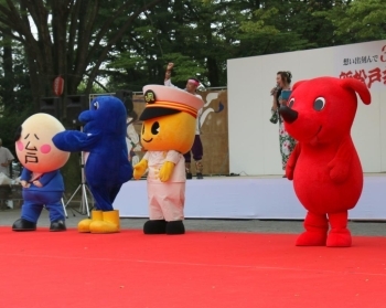 右からチーバくん、まつなしくん、シーポックくん、松戸さん