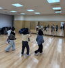 小学生クラス練習風景2「春から新メンバー募集！初心者でも自信が育つダンスサークルです」