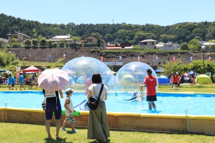 会場内特設イベント：“水上バルーン”子供と大人の笑い声が絶えません♪楽しそうです！