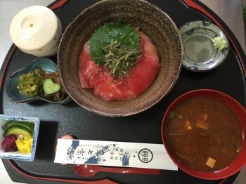 こちらも人気のマグロ丼ランチ