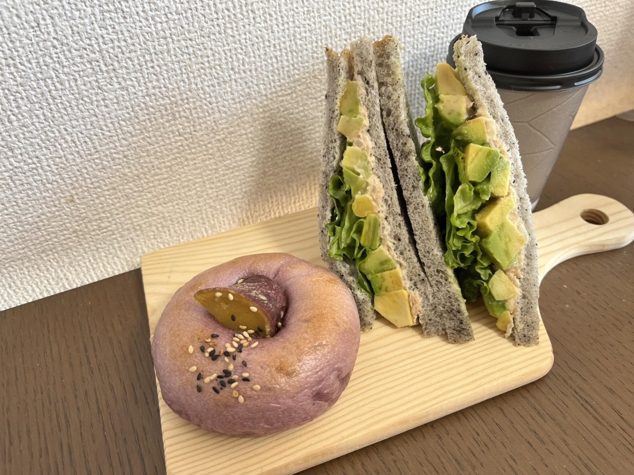 紫芋×さつま芋ベーグル、ツナとアボカドのサンド、ブレンドコーヒー / PANTOGRAPH（パンタグラフ）