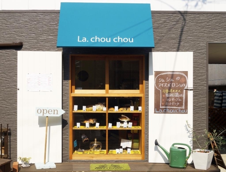 窓売りのかわいいパン屋さん『La. chou chou（ラ シュシュ）』でパン ...