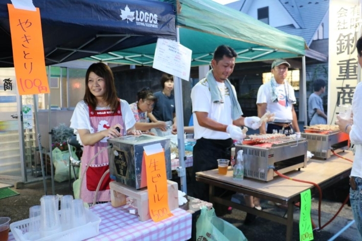 夏祭りには、やっぱり生ビール♪<br>それに焼き鳥も！