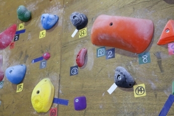 Step Bouldering ステップボルダリング 小学生から大人まで 親子で楽しめる本格的ボルダリングジム 小松市の遊び場特集 まいぷれ 小松市