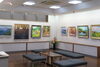 25作品並んでいます。「第45回　コスモス絵画展」