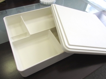 抗菌剤スカローと紙を主原料として作られた「お弁当箱」