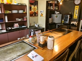 カウンターでお店の方の作業を見るのも楽しいですよ！