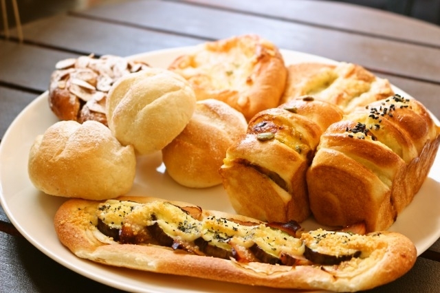 秋野菜を使用したパンや、おからパンなどの定番のパン