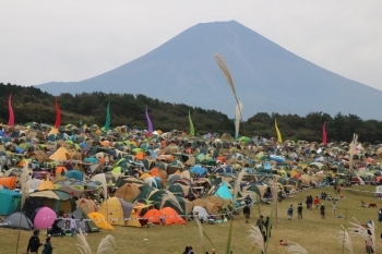 No.51　 喧騒の前の静けさを見守る富士山