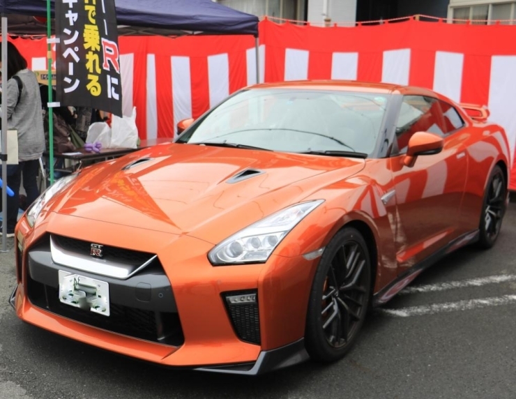 なんと、いまなら新型GT-Rに10日間乗れるキャンペーンもやってますよ～<br>