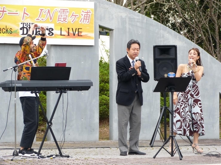 鈴木市長…　少し緊張気味（*'▽'）