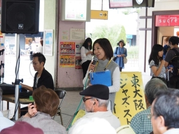 メイン会場の小阪駅(改札前)からいよいよ開始です。