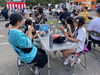 盆踊りイベントの会場でひと休み✨「🚡藻岩山へお出かけ！盆踊り＆ヘアメイク体験💄✨【札幌市北区篠路　児童発達支援　放課後等デイサービス】」