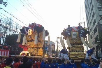 一宮神社前（金栄太鼓台・新田太鼓台）