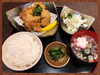 大人気の鶏の唐揚げ定食♪「めっちゃカリッとジューシー♪鶏の唐揚げ」食べ歩き唐揚げ串♪大人気の唐揚げ定食もございますよ〜{柴又駅近♪葛飾散歩♪昼飲み♪映える喫茶♪レトロ♪食べ歩き最高♪子連れok♪ランチ♪お持ち帰り♪テラス席♪｝」