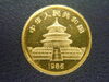 裏面はこんな柄です「買取専門 金のクマ 沼津店　中国のパンダ金貨をお売り頂きました(^^♪」