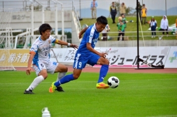 中村選手　貪欲にボールに食らいつきます