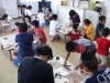 「森の寺小屋出前講座」親子で木工作！
慎重に道具を使います。「黒部市立東部児童センター」