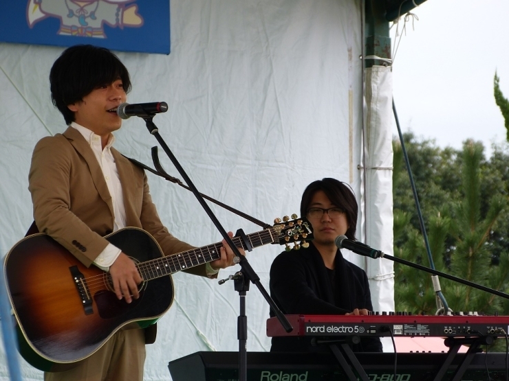 ふれあいまつりは今回で3回目の出演となる、磯山純さん。　「いきいき茨城ゆめ国体」のイメージソングの歌唱者です。
