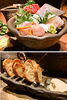 一番人気！　金沢直送お刺身盛り合わせ（上）
蜂蜜チーズ豆腐（下）「男のガチンコ厨房 おうげん」
