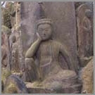 西福寺境内にある「石造如意輪観音菩薩像」（1670年造立）。染井の居住者が組織する講集団により造立。