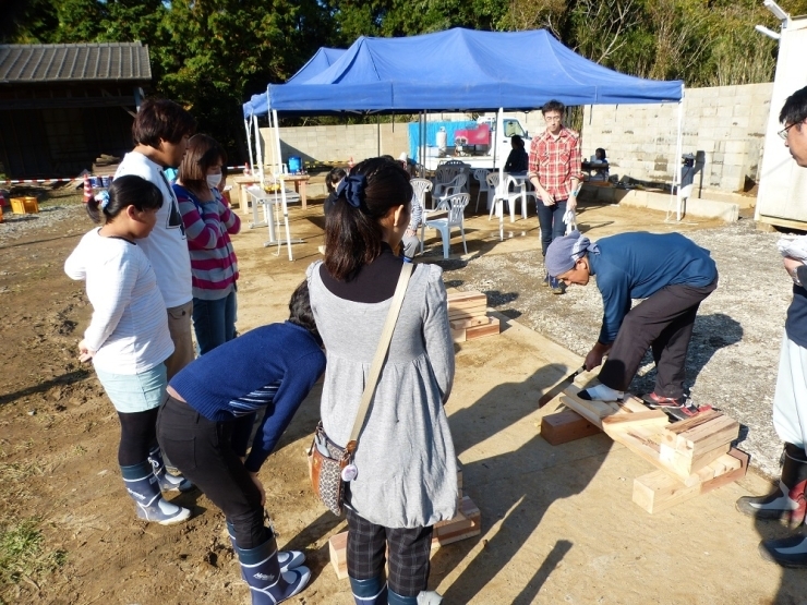 地元の達人から、作り方の説明をしてもらって！　さあ、がんばろう（^^）/