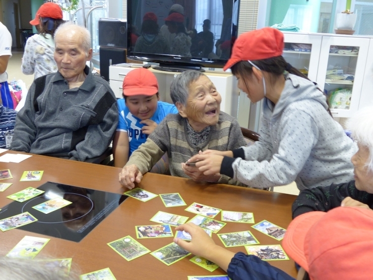 「取った！」今年100歳のおばあちゃん！　今日は、子供たちが遊びに来るのをとっても楽しみにしていてくれたそうですよ。